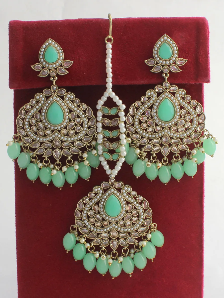 Akshita Earrings & Tikka