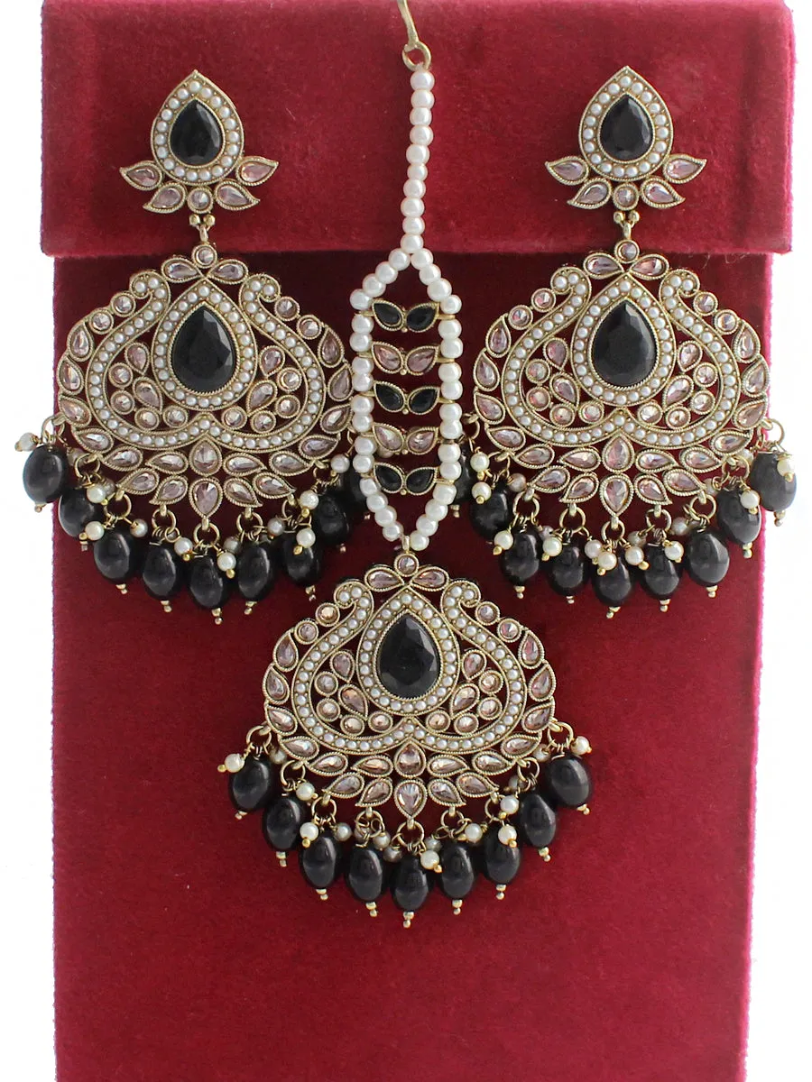 Akshita Earrings & Tikka