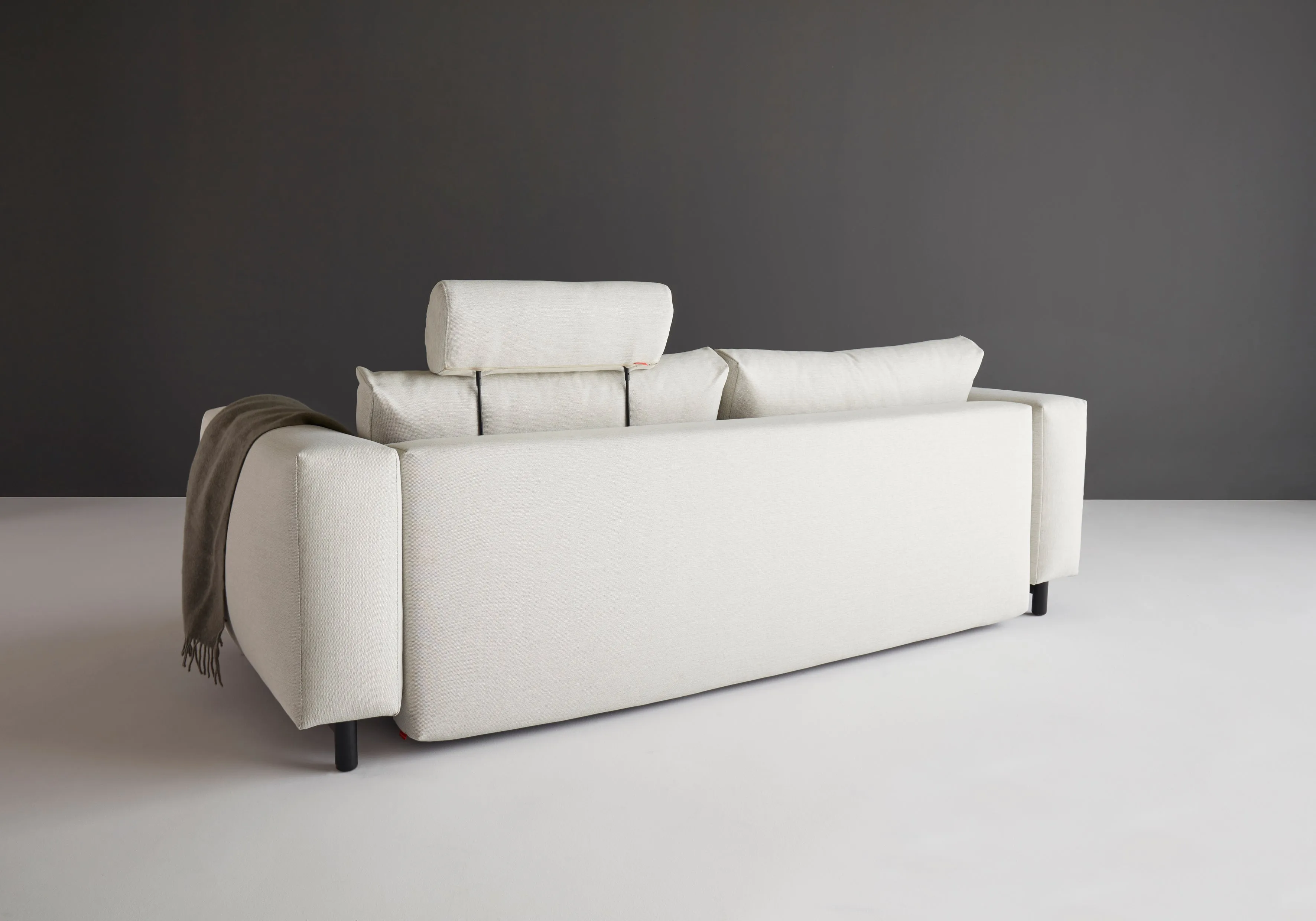 Magni Neutral Sofa